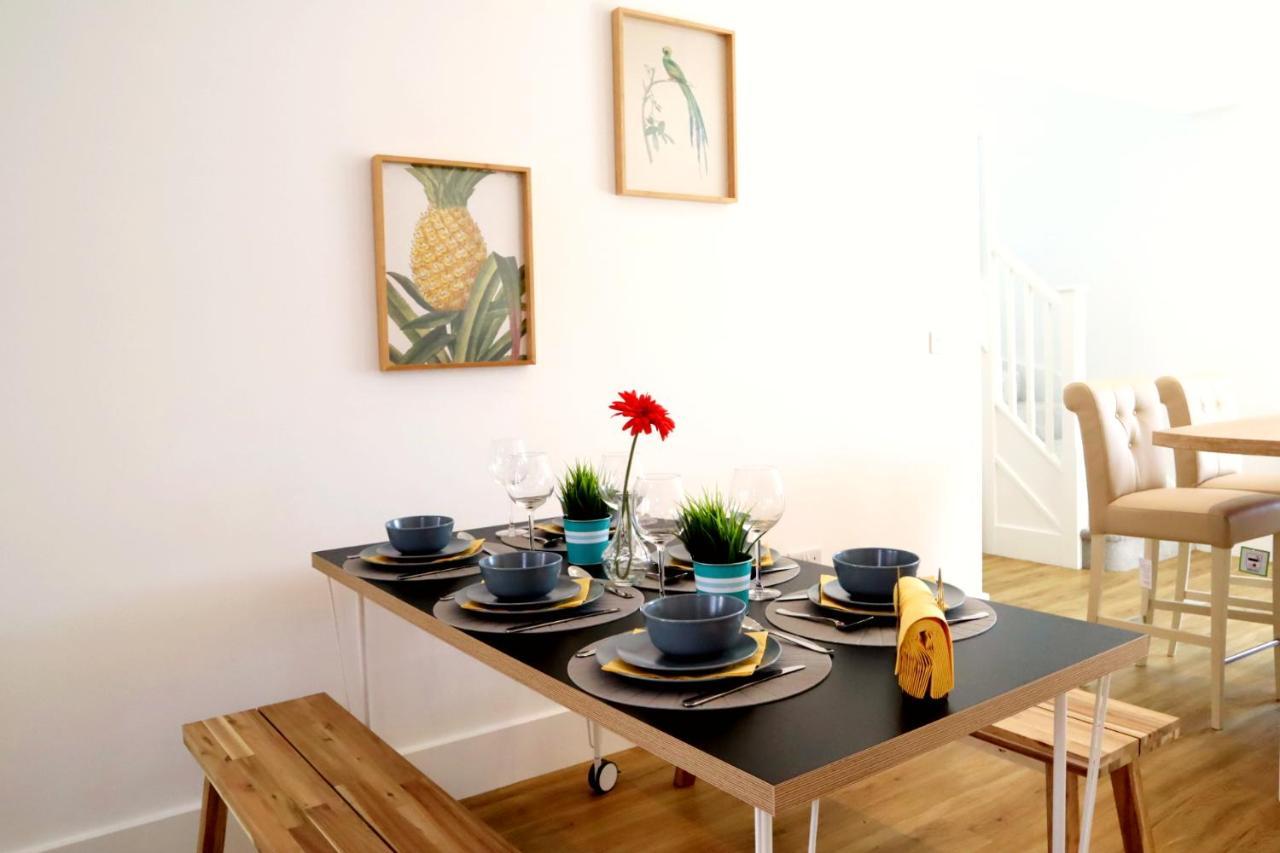 Modern New House - Great Location - Garden - Parking - Fast Wifi - Smart Tv - Stunning 2 Bedroom House Sleeps Up To 4! Only 5 Mins Drive To Sandbanks Vakantiehuis