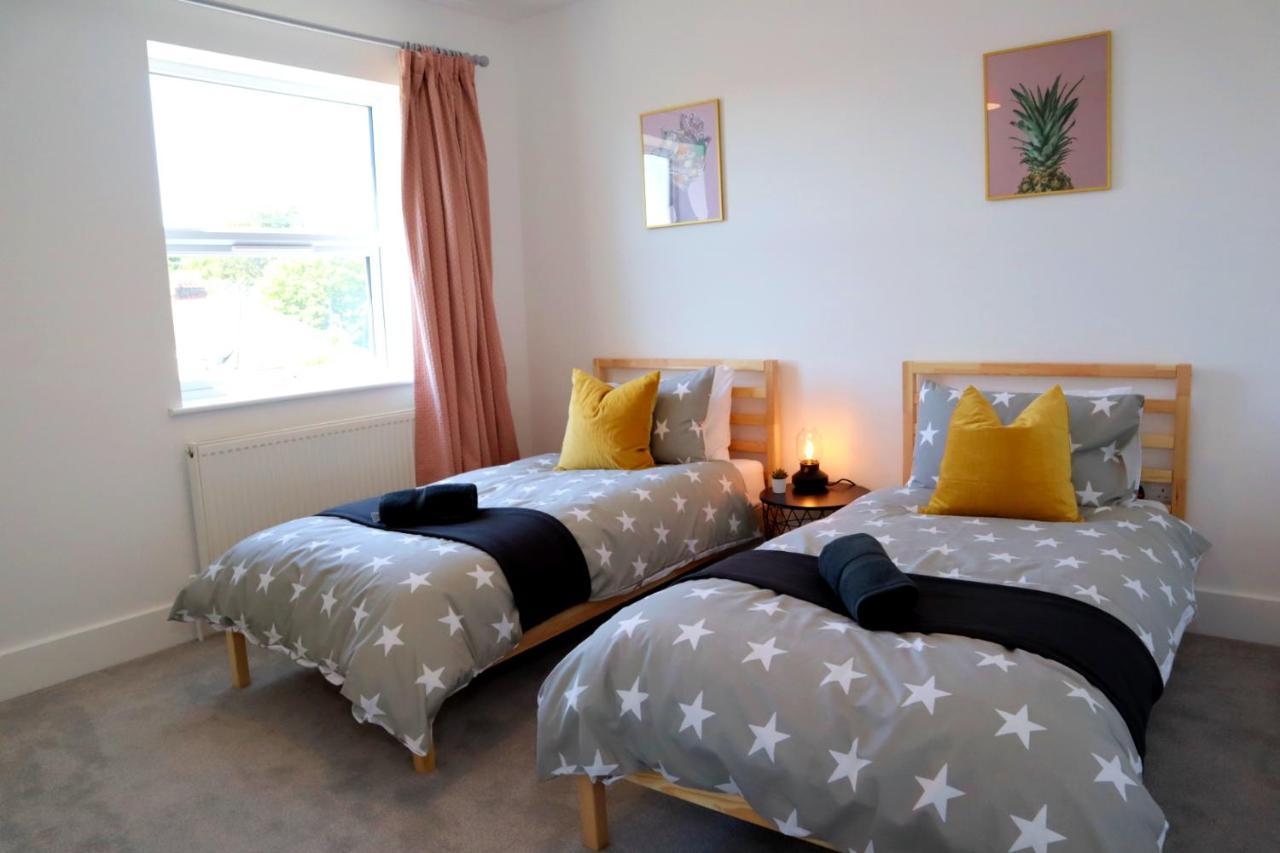 Vakantiehuis Modern New House - Great Location - Garden - Parking - Fast Wifi - Smart Tv - Stunning 2 Bedroom House Sleeps Up To 4! Only 5 Mins Drive To Sandbanks