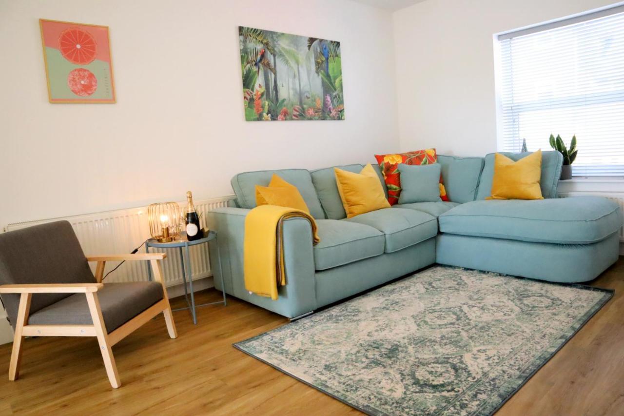 Holiday home Sandbanks Garden House: Modern 2-bedroom Retreat With Smart Amenities